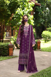 Kuch Khas K-101 – A luxury formal outfit with embroidered chiffon front and back